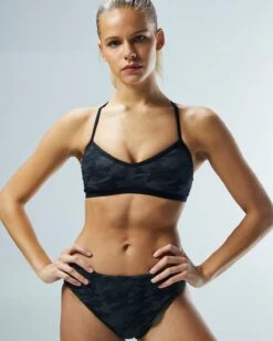 TYR Durafast Elite® Women's Classic Bikini Bottom - Blackout Camo 16 TYR Durafast Elite® Women's Classic Bikini Bottom - Blackout Camo -Tyr BBCA7A 022 alt07 1