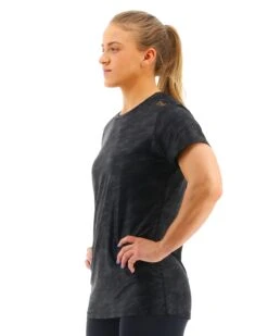 TYR Airtec™ Women's Short Sleeve Tee - Blackout Camo 12 TYR Airtec™ Women's Short Sleeve Tee - Blackout Camo -Tyr FPTBC3A 001 alt03
