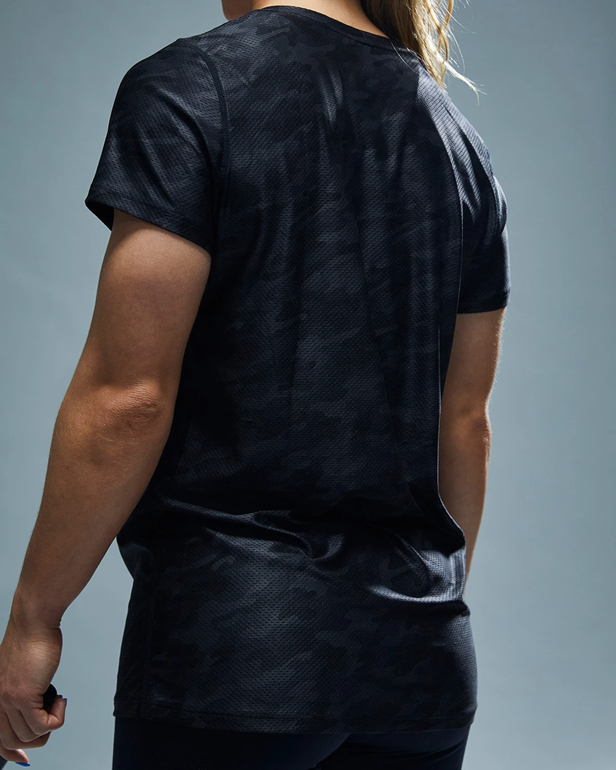 TYR Airtec™ Women's Short Sleeve Tee - Blackout Camo 8 TYR Airtec™ Women's Short Sleeve Tee - Blackout Camo - Image 8