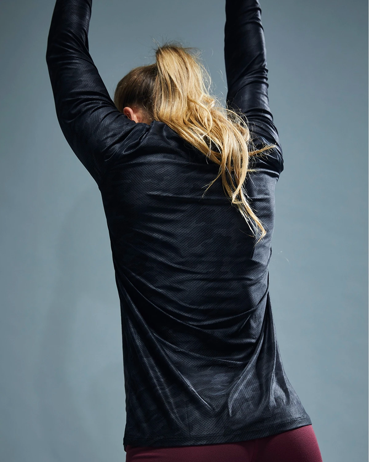 TYR Airtec™ Women's Long Sleeve Tee - Blackout Camo 9 TYR Airtec™ Women's Long Sleeve Tee - Blackout Camo - Image 9