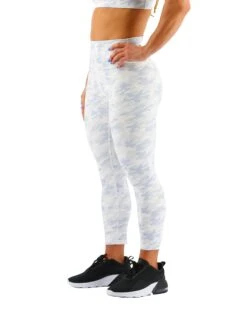 TYR Base Kinetic™ Women's High-Rise 3/4 Leggings - Whiteout Camo 13 TYR Base Kinetic™ Women's High-Rise 3/4 Leggings - Whiteout Camo -Tyr FTTMRW3A 100 alt04
