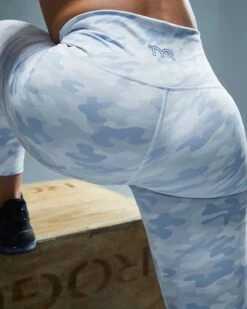 TYR Base Kinetic™ Women's High-Rise 3/4 Leggings - Whiteout Camo 19 TYR Base Kinetic™ Women's High-Rise 3/4 Leggings - Whiteout Camo -Tyr FTTMRW3A 100 alt10