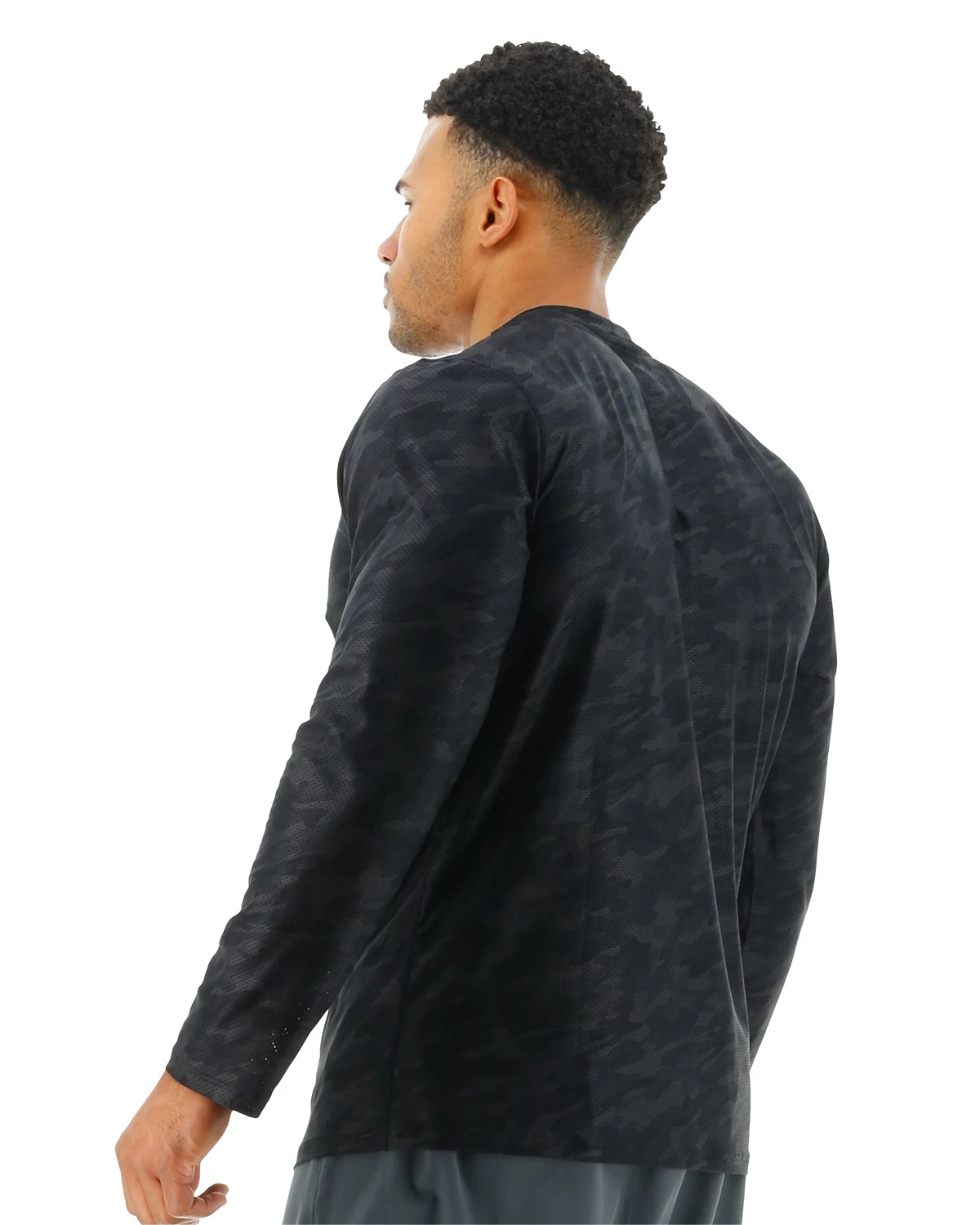 TYR Airtec™ Men's Long Sleeve Tee - Blackout Camo 3 TYR Airtec™ Men's Long Sleeve Tee - Blackout Camo - Image 3