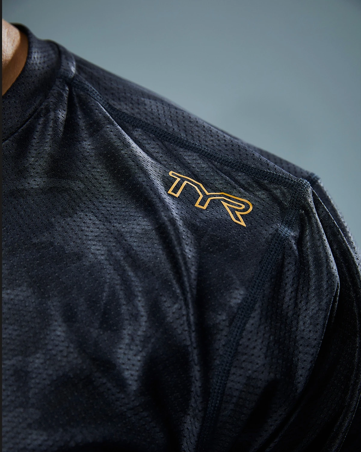 TYR Airtec™ Men's Long Sleeve Tee - Blackout Camo 7 TYR Airtec™ Men's Long Sleeve Tee - Blackout Camo - Image 7