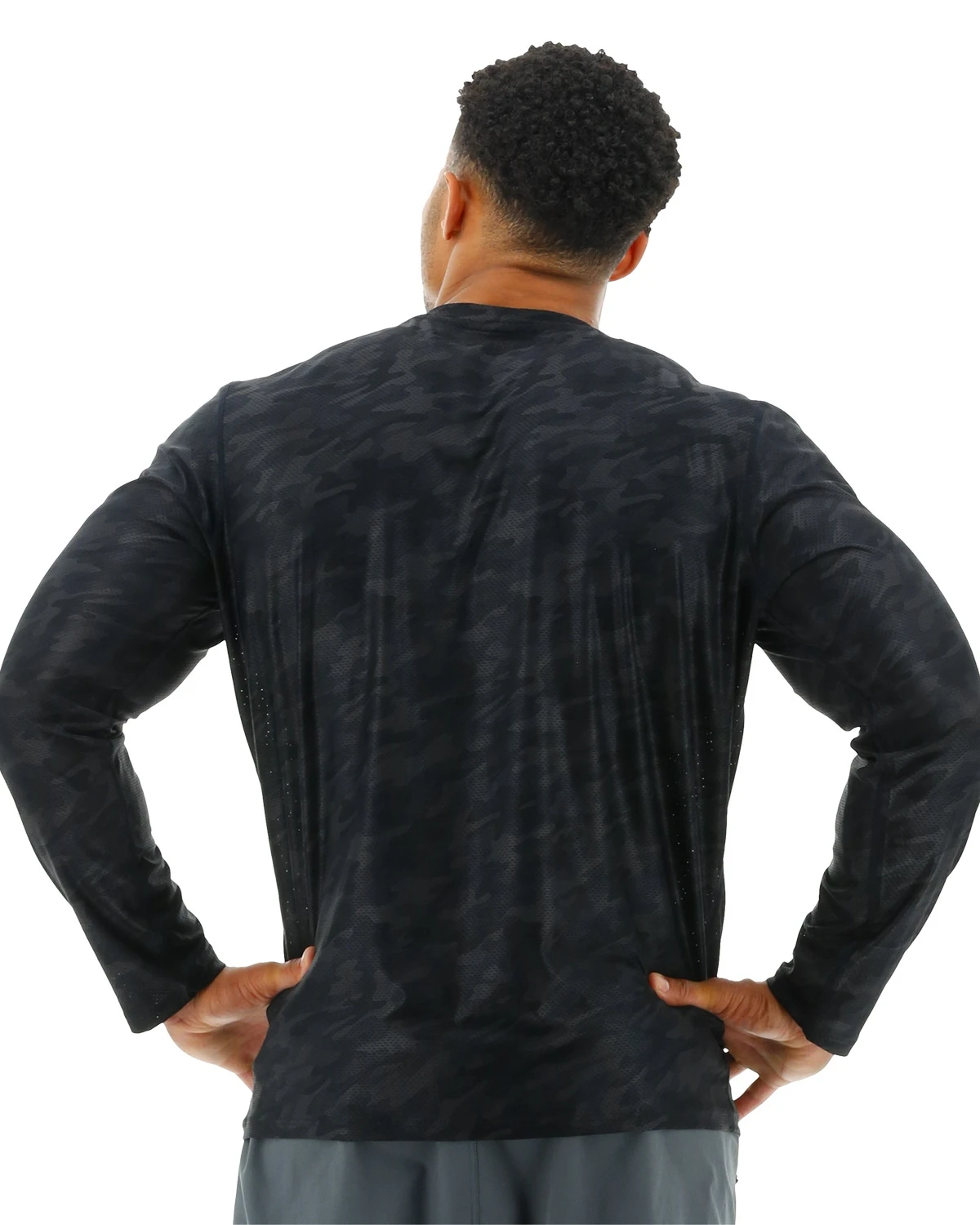 TYR Airtec™ Men's Long Sleeve Tee - Blackout Camo 2 TYR Airtec™ Men's Long Sleeve Tee - Blackout Camo - Image 2