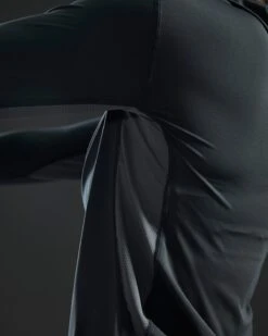 TYR SunDefense™ Women's Vented Long Sleeve Crew Shirt - Solid -Tyr TSFPLH7A 927 alt08