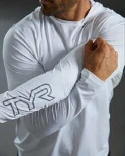 TYR SunDefense™ Men's Vented Hooded Shirt - Solid 21 TYR SunDefense™ Men's Vented Hooded Shirt - Solid -Tyr TSMPLH7A 100 alt10
