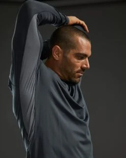 TYR SunDefense™ Men's Vented Long Sleeve Crew Shirt - Solid 19 TYR SunDefense™ Men's Vented Long Sleeve Crew Shirt - Solid -Tyr TSMPLS7A 927 alt08