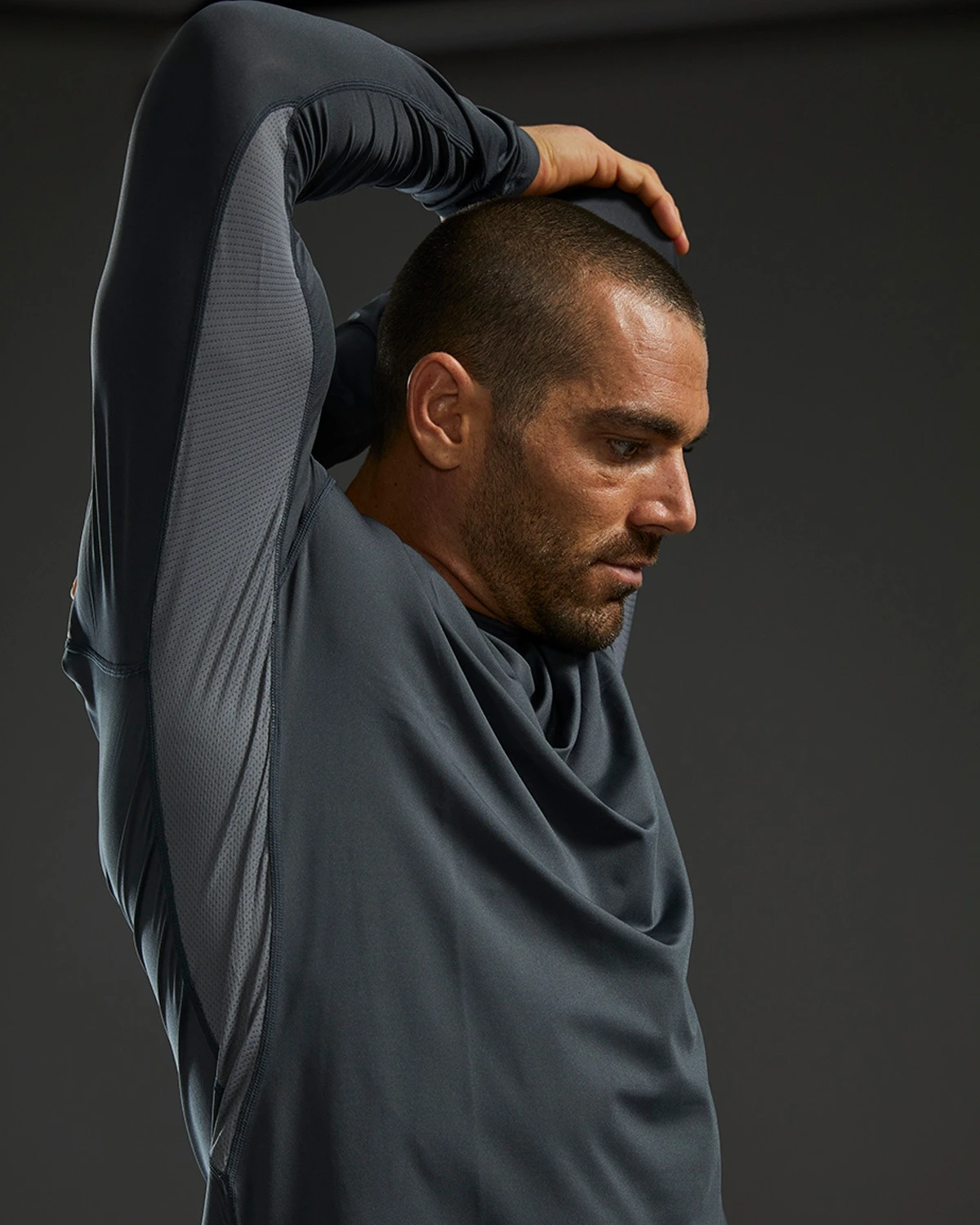 TYR SunDefense™ Men's Vented Long Sleeve Crew Shirt - Solid 8 TYR SunDefense™ Men's Vented Long Sleeve Crew Shirt - Solid - Image 8