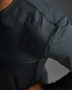 TYR SunDefense™ Men's Vented Long Sleeve Crew Shirt - Solid 20 TYR SunDefense™ Men's Vented Long Sleeve Crew Shirt - Solid -Tyr TSMPLS7A 927 alt09