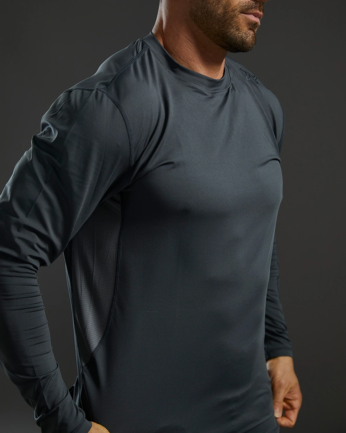 TYR SunDefense™ Men's Vented Long Sleeve Crew Shirt - Solid 10 TYR SunDefense™ Men's Vented Long Sleeve Crew Shirt - Solid - Image 10